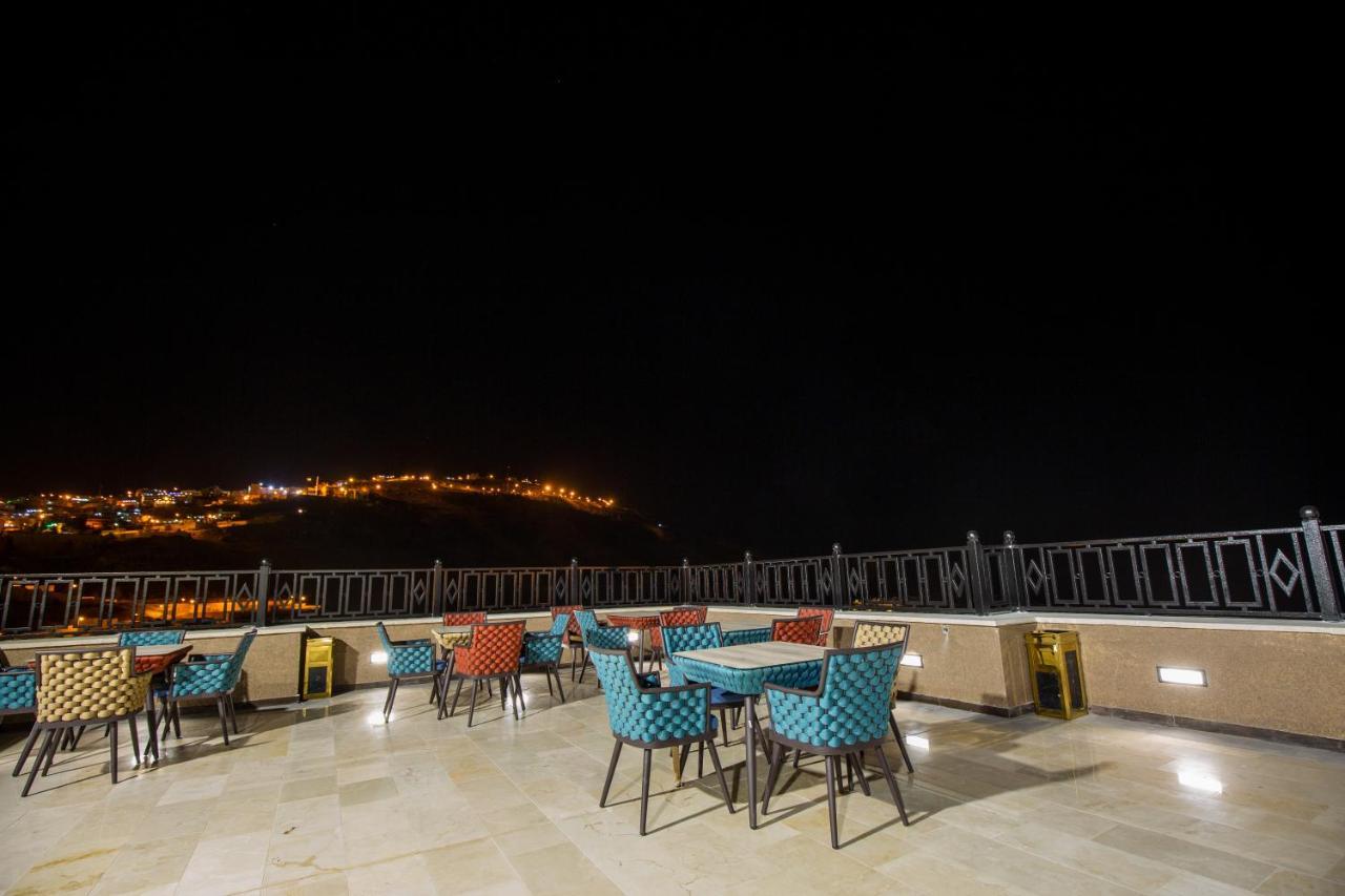 Petra Moon Luxury Hotel Wadi Musa Bagian luar foto